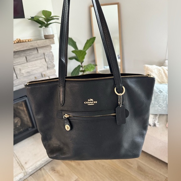 Black coach Tote - Picture 1 of 6